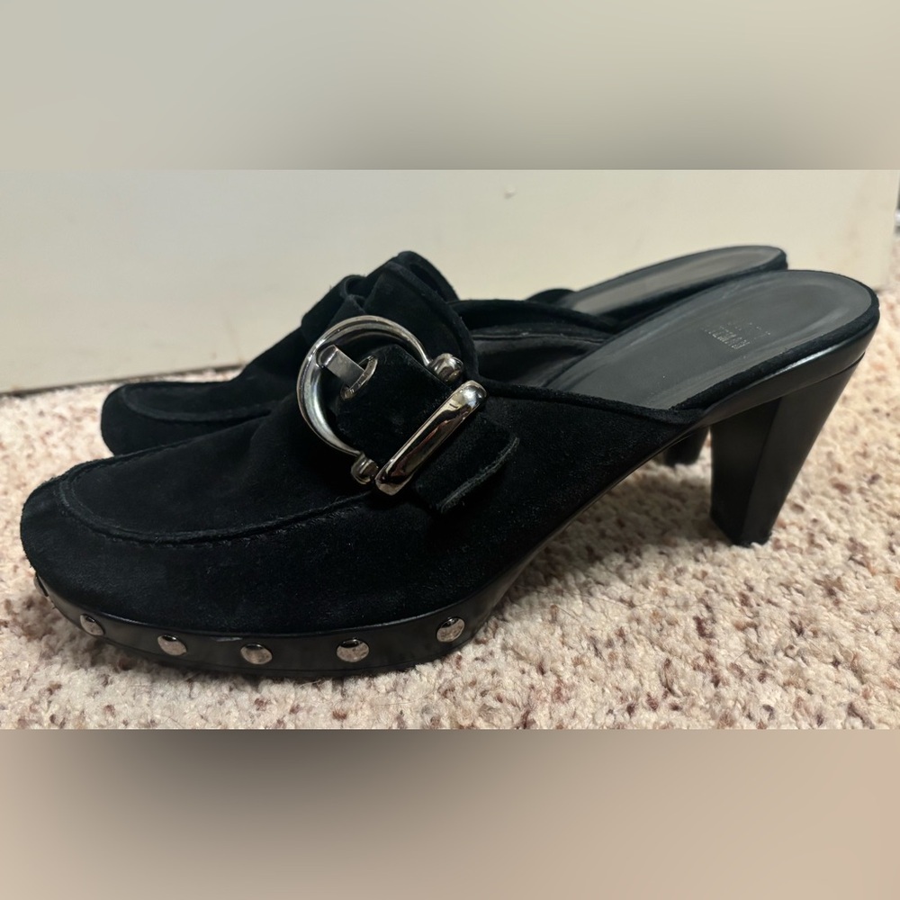 Stuart Weitzman Vintage Suede Kitten Heel Mule in Black, Size 7.5